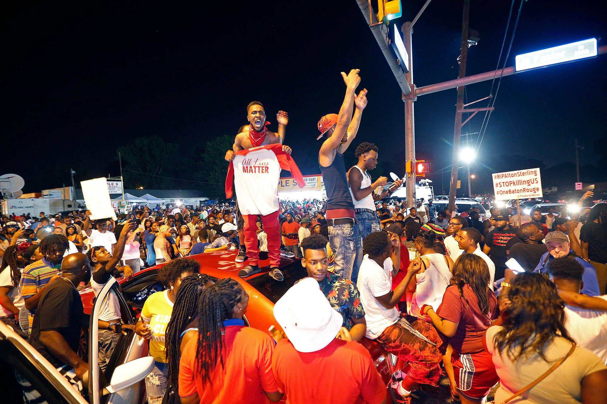 Image of protestors holding All Lives Matter shirt in Baton Rouge