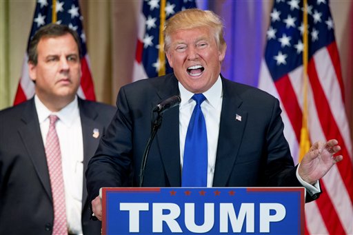 donald trump at podium with chris christie