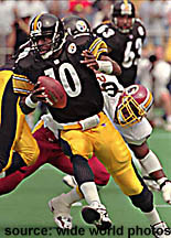 Kordell Stewart evades a sack