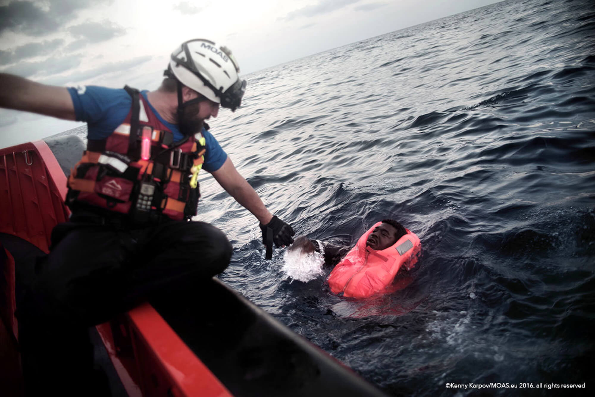 Image of Italian Red Cross saving migrants