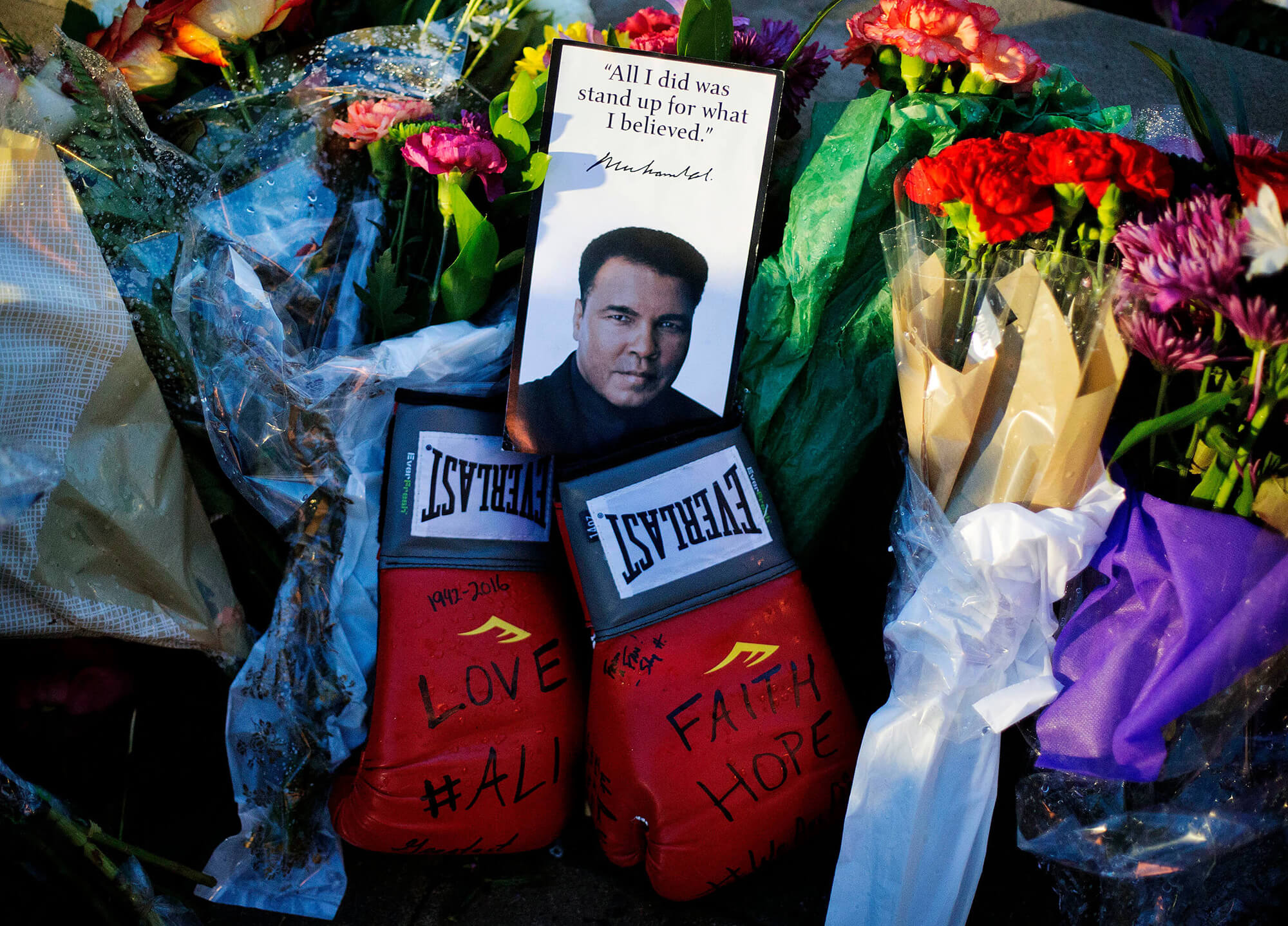 Image of a memorial to Muhammad Ali