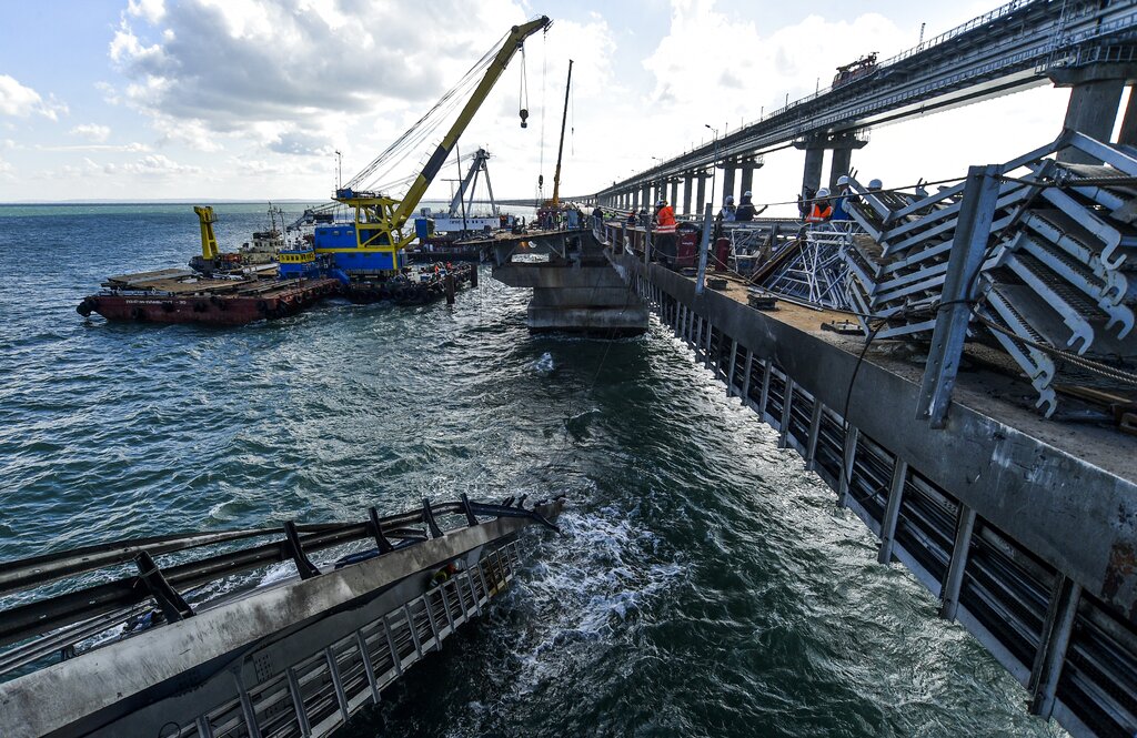 Kerch Strait road-and-rail bridge