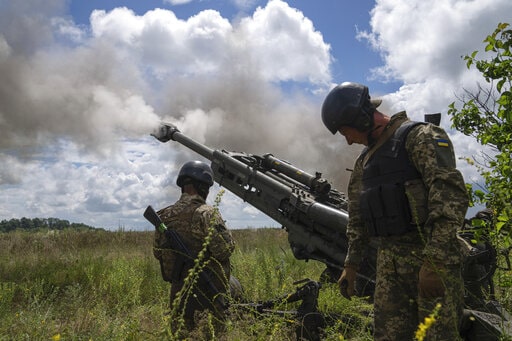 Ukraine soldiers fire on Russian positions