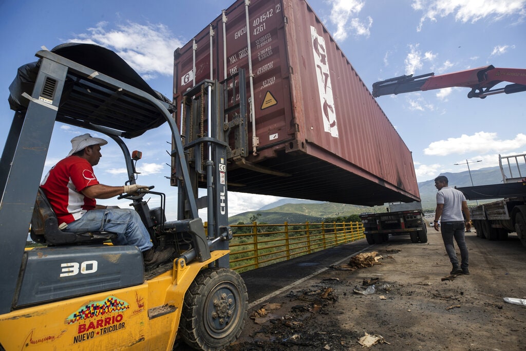 Shipping container border wall