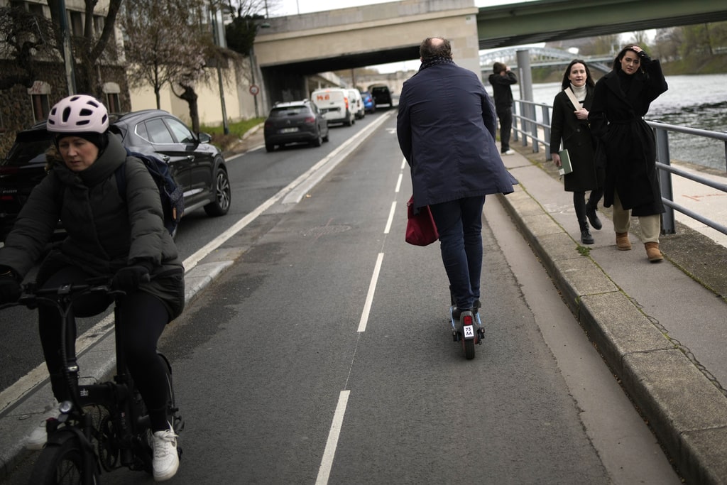 France Paris Scooter Vote