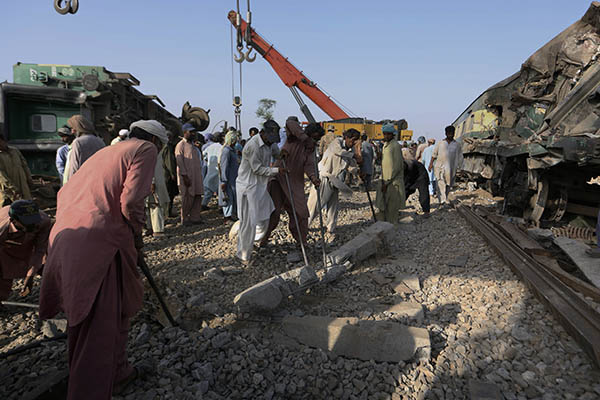 Pakistan Train Collision