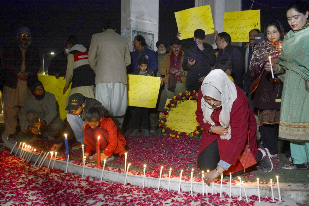 Pakistan mosque bombing