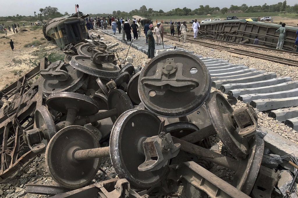 Pakistan Train Crash