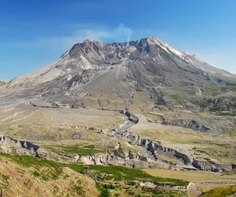 Mount St. Helens by ArtBrom via Wikimedia Commons