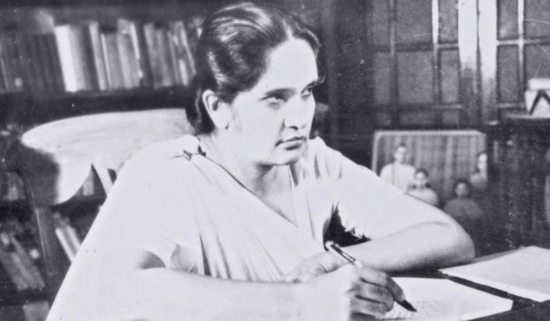 Sirima Bandaranaike of Sri Lanka (then Ceylon) became the world&#39;s first woman prime minister.